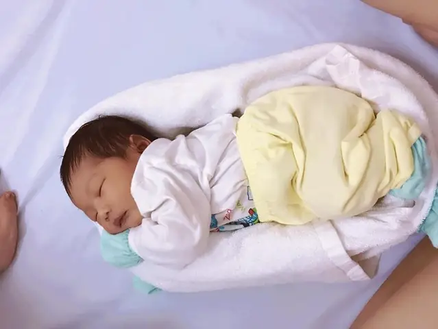 Có Nên Dùng Kén Ngủ Cho Bé Sơ Sinh? Lợi Ích, Cách Dùng Và Lưu Ý An Toàn