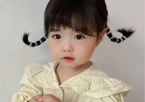 Top 20+ Kiểu Cột Tóc Cho Bé Gái 1 Tuổi Đơn Giản, Dễ Thương, An Toàn