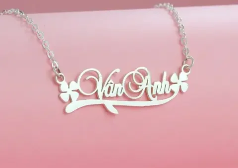 Dây Chuyền Bạc Khắc Tên Cho Bé: Món Quà Ý Nghĩa & An Toàn Từ Giai Đoạn Sơ Sinh Đến Trưởng Thành
