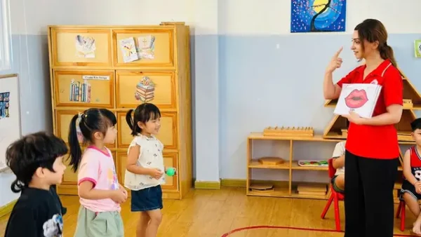 Dạy Tiếng Anh Cho Bé Mẫu Giáo: Phương Pháp, Chủ Đề & Giáo Trình Hiệu Quả
