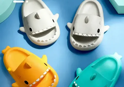 Dép Cá Mập Cho Bé: Top Mẫu Đẹp, Siêu Nhẹ, Chống Trượt – Chọn Ngay!