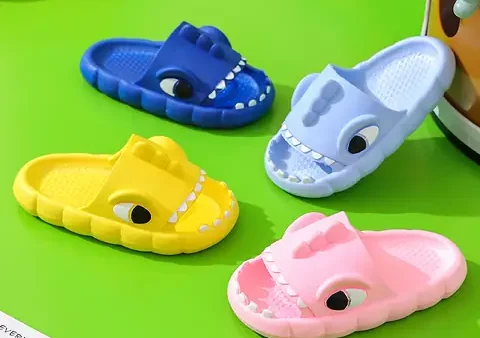 Dép Cá Sấu Cho Bé: Chọn Lựa Thông Minh Cho Trẻ Năng Động & Thoải Mái