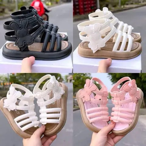 Dép Chiến Binh Cho Bé Gái: Chọn Sandal Đi Chơi, Đi Học Đẹp, Bền