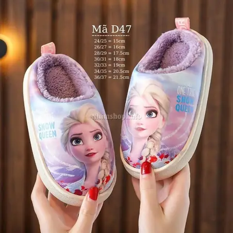 Dép Đi Trong Nhà Cho Bé 2 Tuổi: Chọn Sao Cho Chuẩn, An Toàn & Thoải Mái?