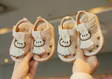 Top 10 Mẫu Dép Rọ Bé Gái Đẹp, Thoải Mái & Chống Trơn 2027