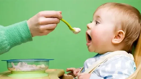 Dinh Dưỡng Cho Bé 9 Tháng Tuổi: Lịch Ăn Dặm & Thực Đơn Chi Tiết