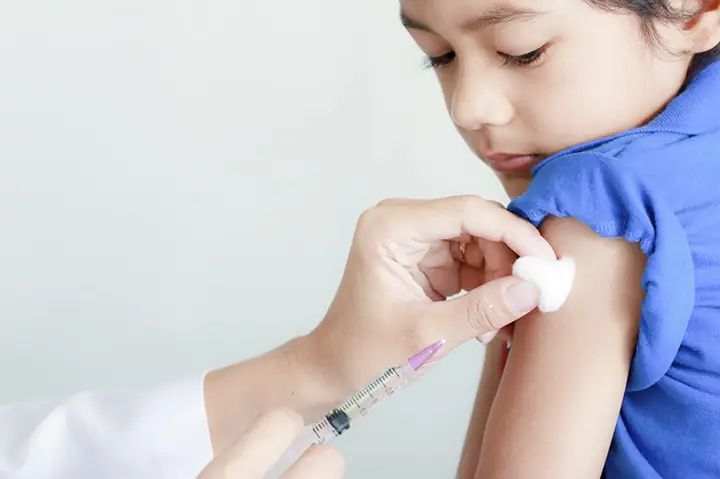 Giảm Sưng Vết Tiêm Cho Bé: Nguyên Nhân, Cách Chăm Sóc An Toàn Và Khi Nào Cần Gặp Bác Sĩ Giảm Sưng Vết Tiêm Cho Bé: Nguyên Nhân, Cách Chăm Sóc An Toàn Và Khi Nào Cần Gặp Bác Sĩ