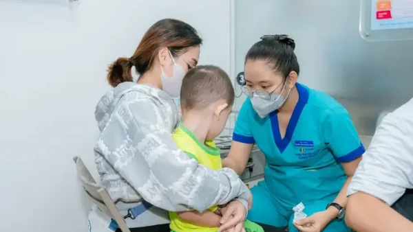 Giảm Sưng Vết Tiêm Cho Bé: Nguyên Nhân, Cách Chăm Sóc An Toàn Và Khi Nào Cần Gặp Bác Sĩ