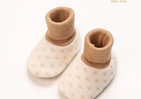 Giày Tất Cho Bé Trai: Hướng Dẫn Chọn Lựa An Toàn & Thoải Mái Cho Bé Tập Đi