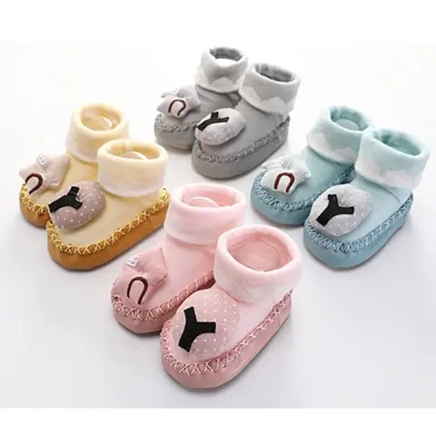 Giày Tất Cho Bé Trai: Hướng Dẫn Chọn Lựa An Toàn & Thoải Mái Cho Bé Tập Đi Giày Tất Cho Bé Trai: Hướng Dẫn Chọn Lựa An Toàn & Thoải Mái Cho Bé Tập Đi