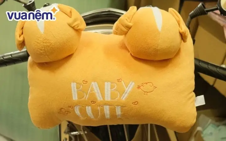 Gối Cho Bé Đi Xe Máy: Bảo Vệ & Thoải Mái Cho Bé Yêu Trên Mọi Hành Trình Gối Cho Bé Đi Xe Máy: Bảo Vệ & Thoải Mái Cho Bé Yêu Trên Mọi Hành Trình