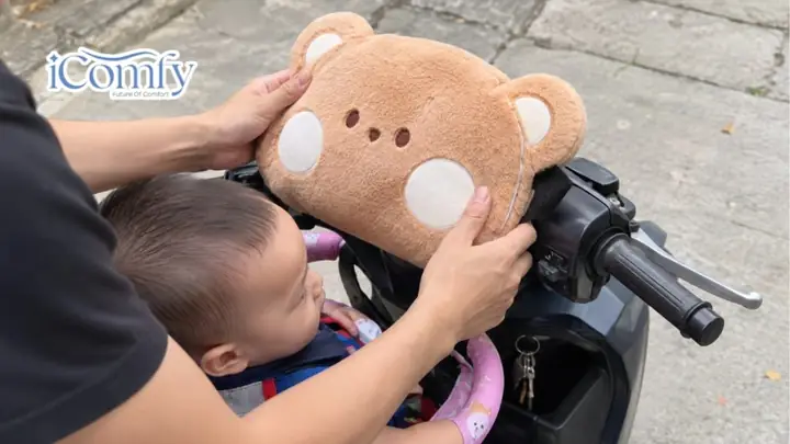 Gối Cho Bé Đi Xe Máy: Bảo Vệ & Thoải Mái Cho Bé Yêu Trên Mọi Hành Trình Gối Cho Bé Đi Xe Máy: Bảo Vệ & Thoải Mái Cho Bé Yêu Trên Mọi Hành Trình