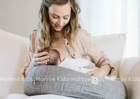 Gối Cho Bé Nằm Bú: Chọn Loại Nào Tốt, An Toàn & Cách Sử Dụng Hiệu Quả