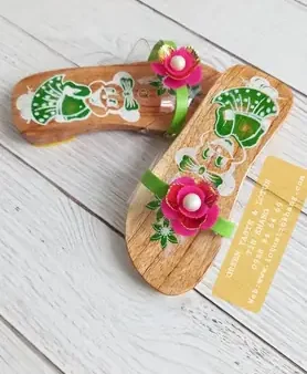 Guốc Mộc Cho Bé Gái: Hướng Dẫn Chọn Mua & Các Mẫu Đẹp Nhất 2027