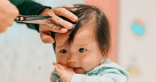Hướng Dẫn Cắt Tóc Cho Bé Tại Nhà An Toàn, Đơn Giản & Đẹp Hướng Dẫn Cắt Tóc Cho Bé Tại Nhà An Toàn, Đơn Giản & Đẹp