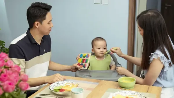 Hướng Dẫn Chi Tiết Cho Bé Ăn Dặm Đúng Cách Từ A-Z Theo Khuyến Cáo Mới Nhất