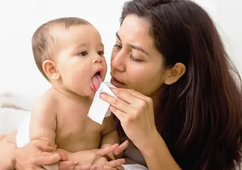 Khăn Vệ Sinh Răng Miệng Cho Bé: Hướng Dẫn Chọn Mua & Sử Dụng An Toàn