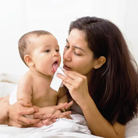 Khăn Vệ Sinh Răng Miệng Cho Bé: Hướng Dẫn Chọn Mua & Sử Dụng An Toàn Khăn Vệ Sinh Răng Miệng Cho Bé: Hướng Dẫn Chọn Mua & Sử Dụng An Toàn