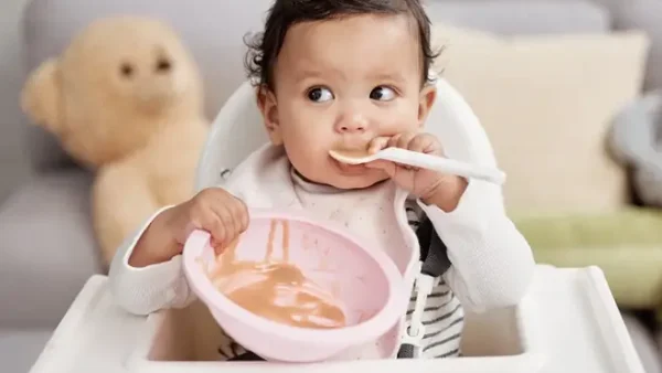 Thực Đơn Ăn Dặm Cho Bé 6 Tháng Tuổi: Gợi Ý Chuẩn Khoa Học & Dễ Làm
