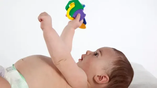 Khi Nào Nên Tháo Bao Chân, Bao Tay Cho Bé Sơ Sinh? Hướng Dẫn Chi Tiết Và Lời Khuyên Từ Chuyên Gia