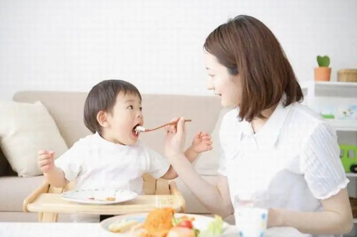 Khi Nào Bé Bắt Đầu Ăn Cơm? Hướng Dẫn Chi Tiết Từ Chuyên Gia Khi Nào Bé Bắt Đầu Ăn Cơm? Hướng Dẫn Chi Tiết Từ Chuyên Gia