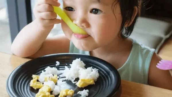 Khi Nào Bé Bắt Đầu Ăn Cơm? Hướng Dẫn Chi Tiết Từ Chuyên Gia