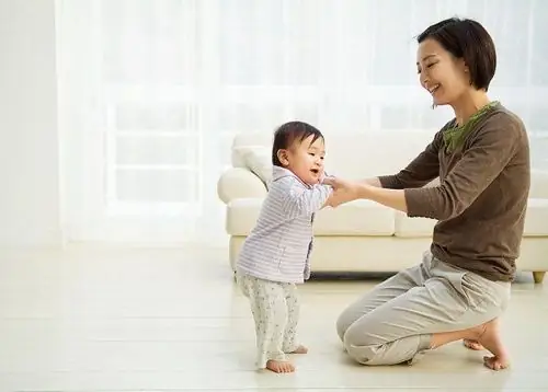Khi Nào Bé Tập Đi Đúng Cách? Dấu Hiệu, Độ Tuổi & Hướng Dẫn Chi Tiết