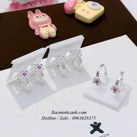 Khuyên Tai Tròn Cho Bé: Mẫu Đẹp, An Toàn & Chất Liệu Phù Hợp