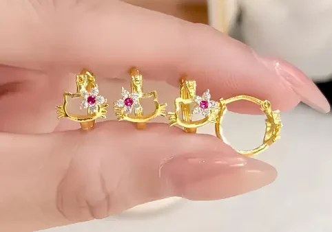 Khuyên Tai Vàng Tây Cho Bé: Chọn Lựa An Toàn, Kiểu Dáng Xinh Xắn, Giá Tốt
