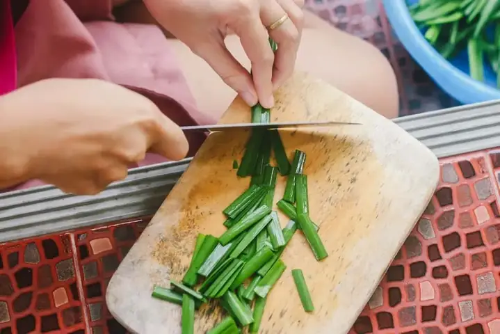 Lá Hẹ Chữa Ho Cho Bé: Hướng Dẫn An Toàn & Hiệu Quả Tại Nhà