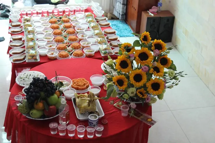 Mâm Cúng Đầy Tháng Bé Trai Cần Những Gì? Chuẩn Bị Đầy Đủ Lễ Vật & Nghi Thức Mâm Cúng Đầy Tháng Bé Trai Cần Những Gì? Chuẩn Bị Đầy Đủ Lễ Vật & Nghi Thức