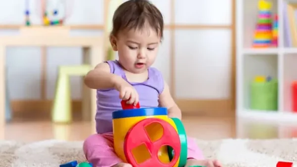 Lịch Sinh Hoạt Cho Bé 18 Tháng Tuổi Chuẩn Khoa Học: Ăn, Ngủ, Chơi & Phát Triển Toàn Diện