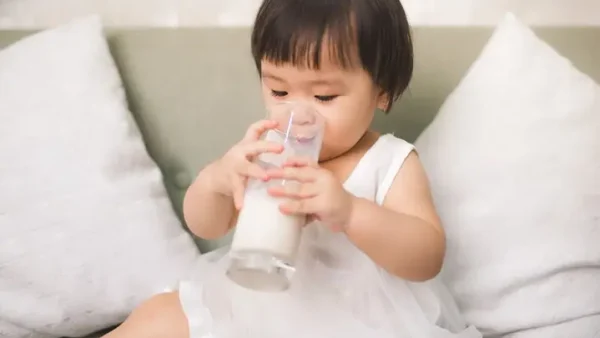 Lượng Sữa Cho Bé 4 Tuổi Đúng Chuẩn: Đảm Bảo Dinh Dưỡng & Tăng Chiều Cao