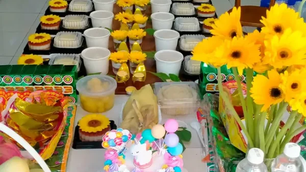 Mâm Cúng Đầy Tháng Bé Gái Đơn Giản: Chuẩn Bị Đầy Đủ & Dễ Thực Hiện