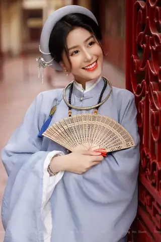 Mấn Áo Dài Cho Bé: Hướng Dẫn Chọn Mẫu Đẹp, Phối Đồ & Phụ Kiện Chuẩn Tết