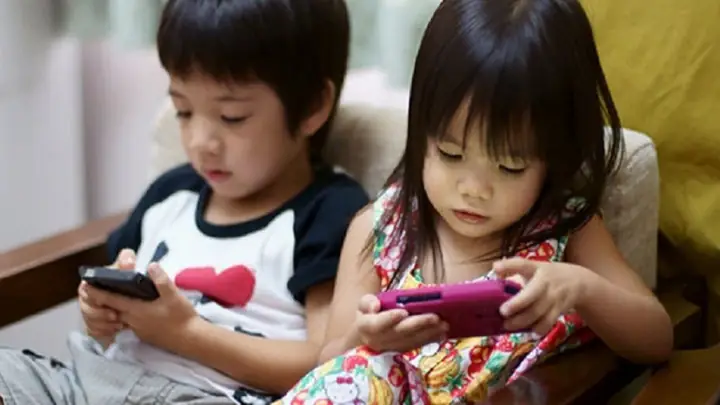 Mẹo Cai Điện Thoại Cho Bé: Hướng Dẫn Chi Tiết Giúp Phụ Huynh Xử Lý Tình Trạng Nghiện