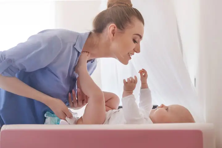 Mẹo Cho Bé Hết Khóc Đêm: Giải Pháp Toàn Diện Từ Dân Gian Đến Khoa Học