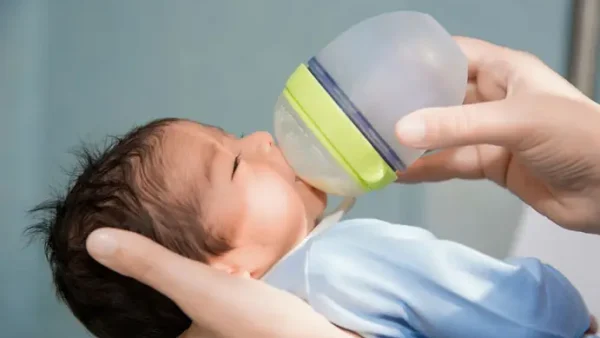 8+ Mẹo Trị Sốt Cho Bé Tại Nhà Nhanh Chóng, An Toàn & Hiệu Quả