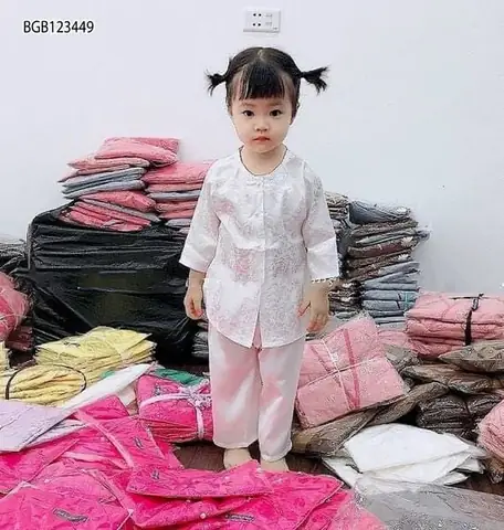 Mua Áo Bà Ba Cho Bé Gái: Chọn Vải, Kiểu Dáng, Size & Lưu Ý Mua Áo Bà Ba Cho Bé Gái: Chọn Vải, Kiểu Dáng, Size & Lưu Ý