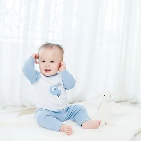 Mua Đồ Mùa Đông Cho Bé: Hướng Dẫn Chọn Quần Áo Ấm Áp, Thời Trang Và An Toàn Mua Đồ Mùa Đông Cho Bé: Hướng Dẫn Chọn Quần Áo Ấm Áp, Thời Trang Và An Toàn