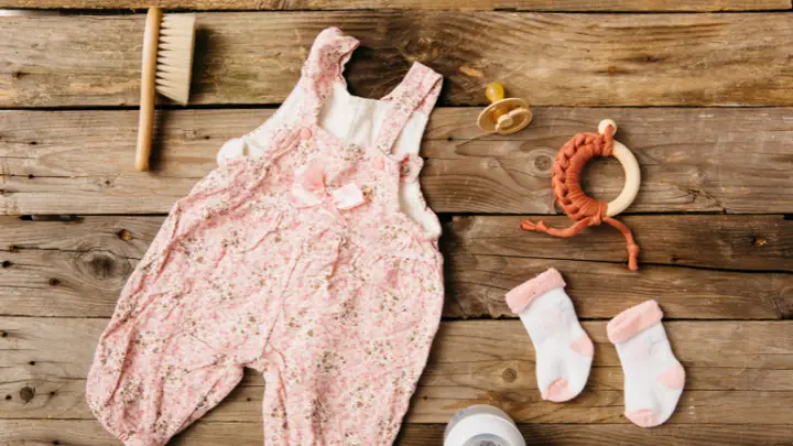 Mua Gì Cho Em Bé Sơ Sinh: Danh Sách Đồ Dùng Thiết Yếu & Quà Tặng Ý Nghĩa