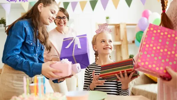 Top 10+ Quà Sinh Nhật Ý Nghĩa & Thiết Thực Cho Bé 7 Tuổi: Gợi Ý Từ Chuyên Gia