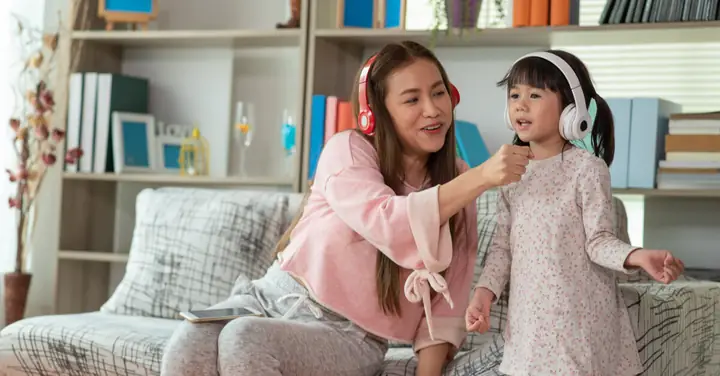 Tuyển Tập Nhạc Tiếng Việt Hay Nhất Cho Bé: Giúp Bé Vui Học & Phát Triển Toàn Diện Tuyển Tập Nhạc Tiếng Việt Hay Nhất Cho Bé: Giúp Bé Vui Học & Phát Triển Toàn Diện