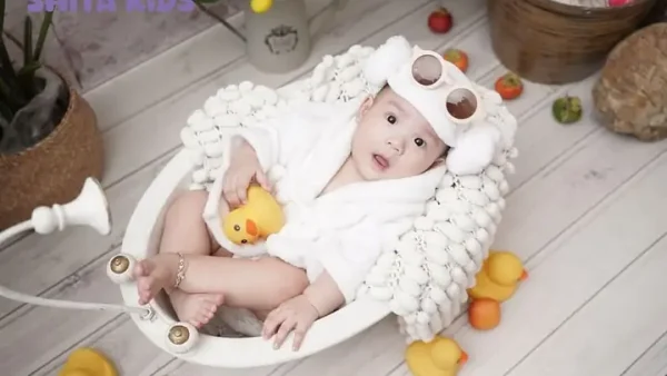 Nhiệt Độ Nước Tắm Cho Bé Mùa Hè: Bao Nhiêu Là Chuẩn & Cách Tắm An Toàn