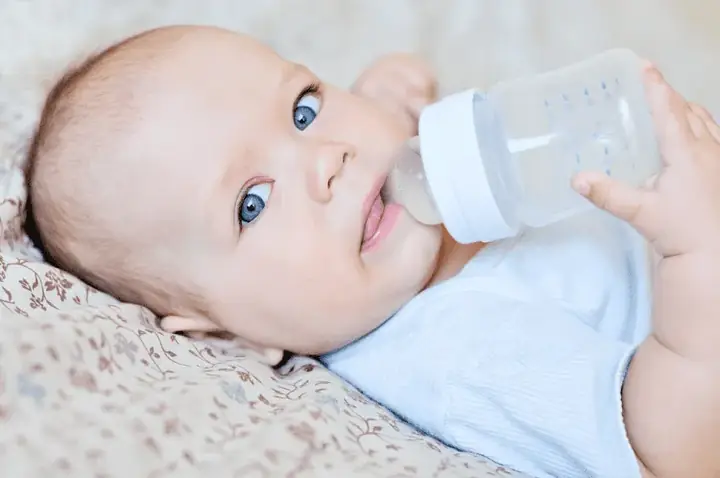 Nhỏ Mũi Cho Bé Khi Ngủ: Hướng Dẫn An Toàn & Hiệu Quả